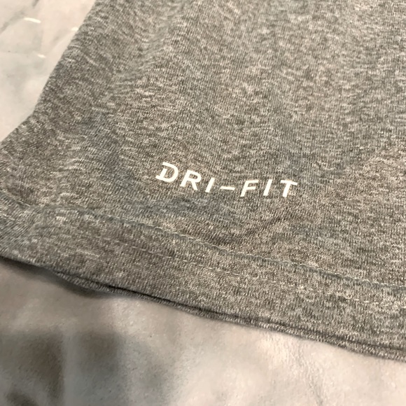 Nike Dri-Fit Tee Shirt Top V-Neck Grey w/Black Swoosh Mens L - Picture 2 of 5